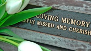 Writing-an-Eulogy-Obituary