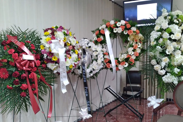 funeral wreaths flowers